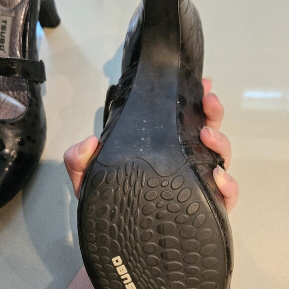 TSUBO Women's Black Textured Leather Sling Back 4-inch Pumps - Picture 11 of 14